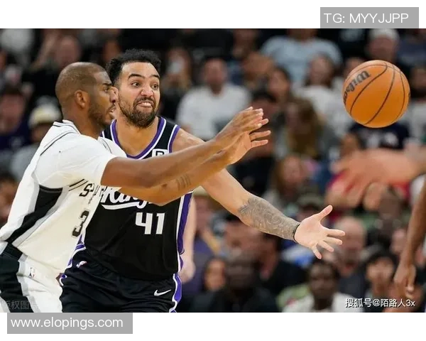 马刺主场击败湖人,保罗·乔治表现出色,赢得球迷热情欢呼